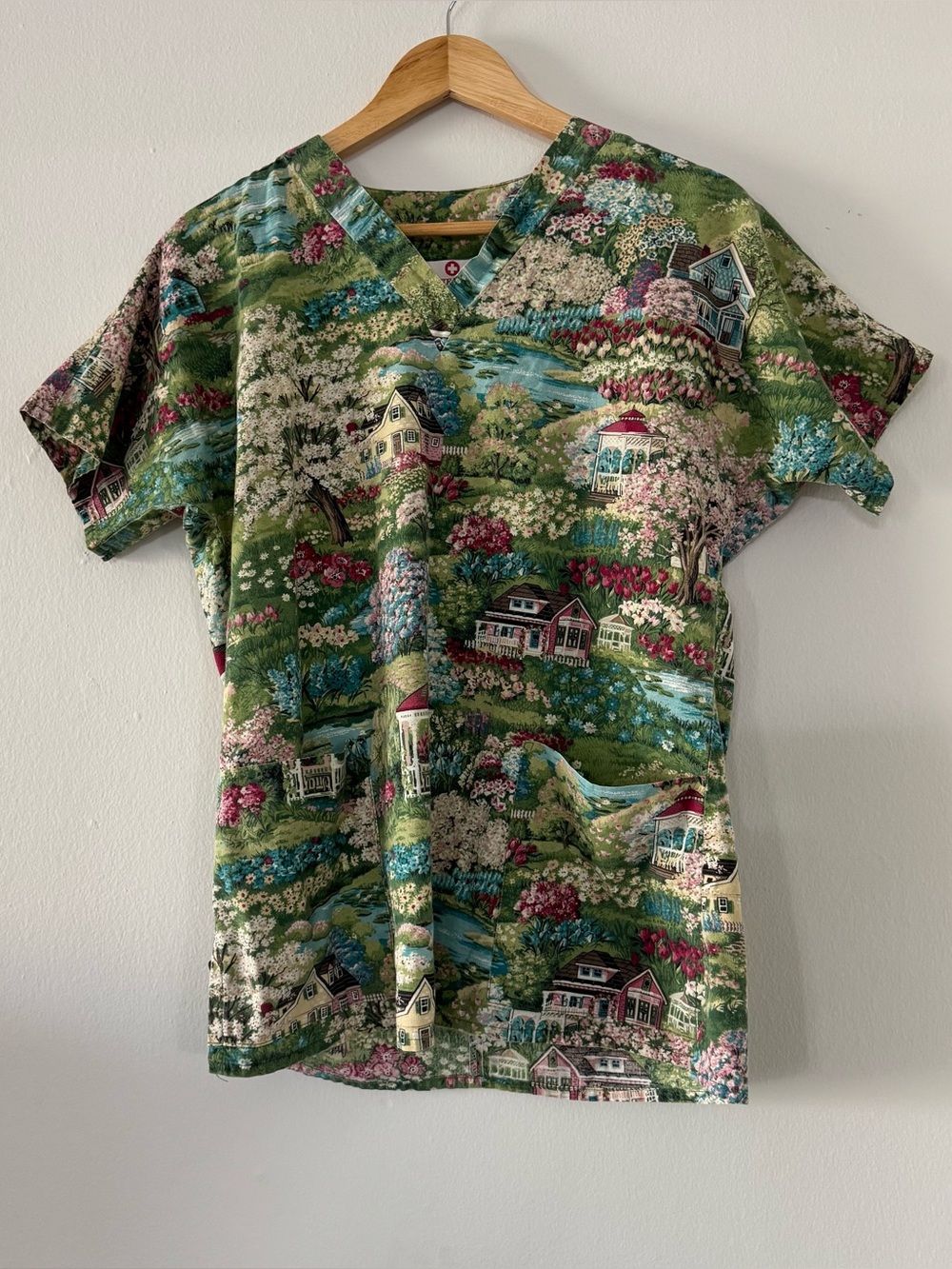 White Cross M 100% Cotton Scrub Top Cottagecore Shirt Grannycore Nature Floral